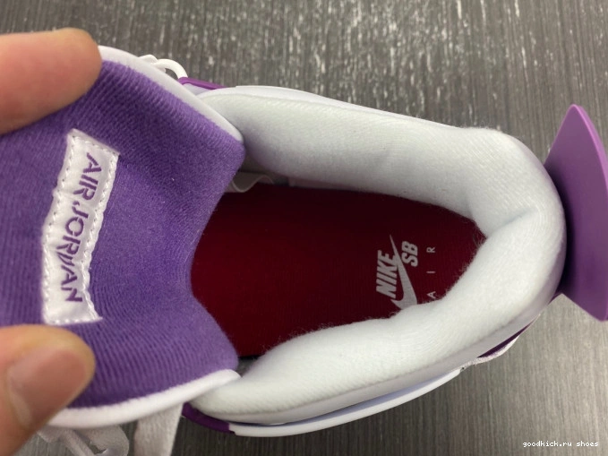 DR5415-150 Retro SB Jordan 4 0709